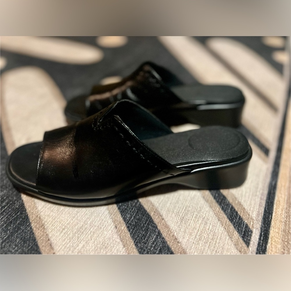 Munro Black Mules 🖤